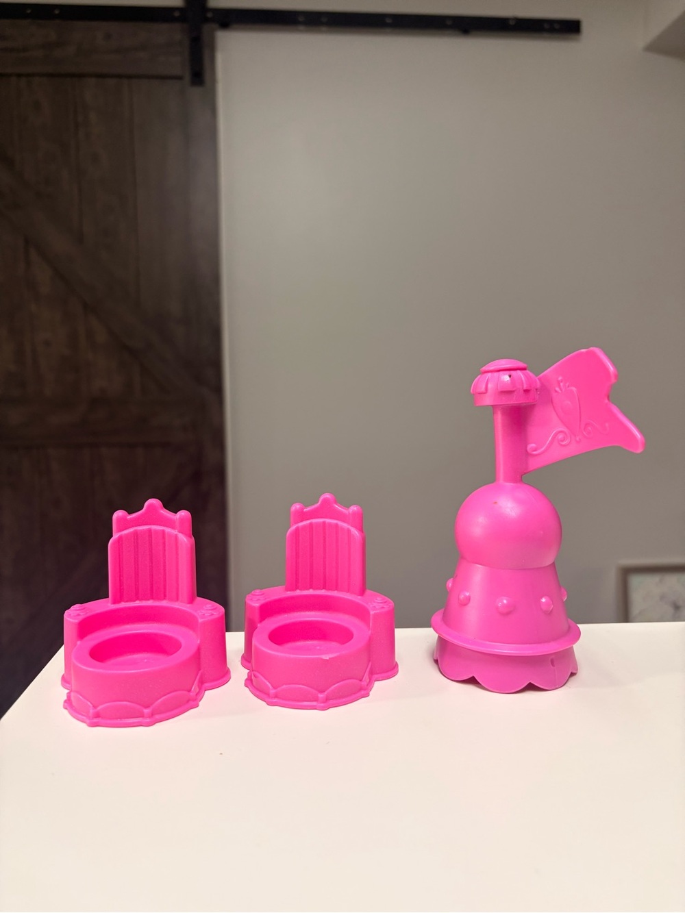 Little People Princess Palace Flag and chairs / thrones